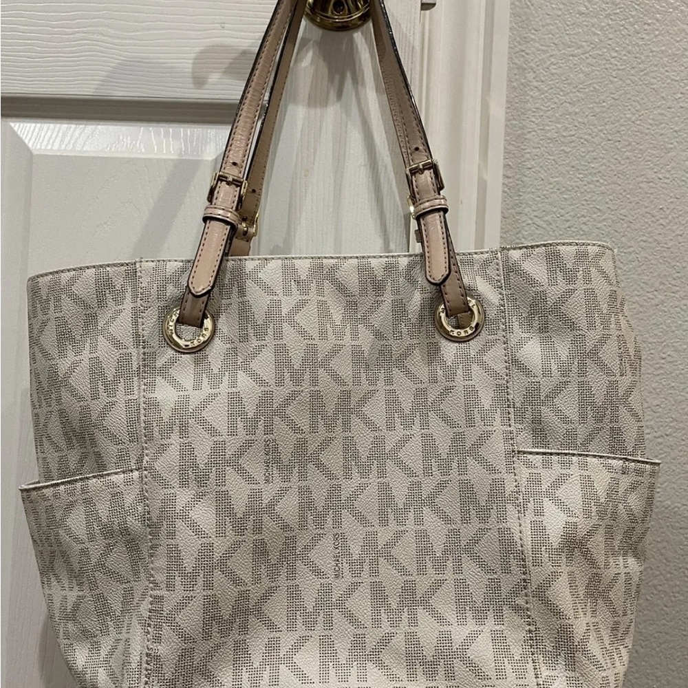 Perfect Condition Michael Kors handbag - Picture 11 of 12